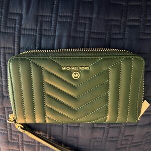 Michael Kors smartphone/wallet/wristlet
